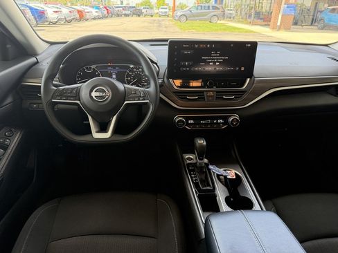 Used 2025 Nissan Altima 2.5 SV w/ SV Special Edition Package FWD image 13