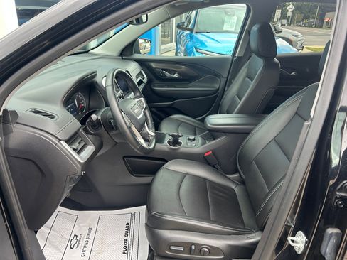 Used 2024 GMC Terrain SLT image 17