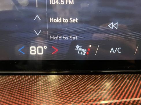 Used 2025 Chevrolet Traverse Z71 image 16