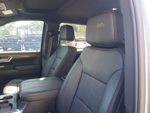 Used 2023 Chevrolet Silverado 1500 High Country image 16