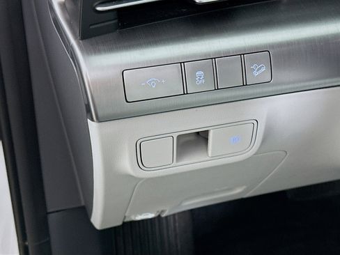 Used 2025 Hyundai Kona SEL image 17