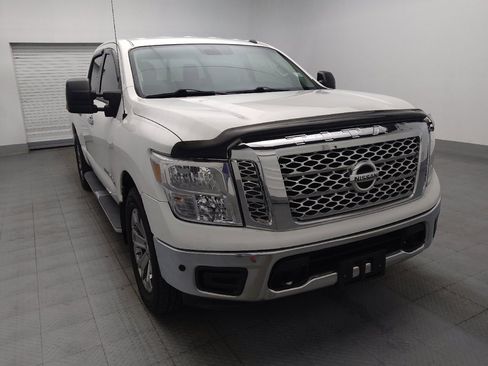Used 2019 Nissan Titan SV w/ SV Convenience Package RWD image 13