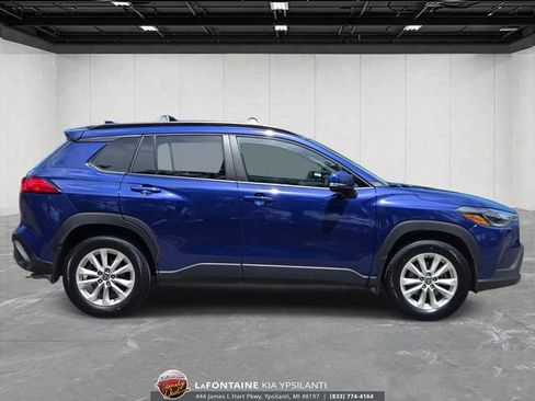 Used 2022 Toyota Corolla Cross LE w/ Moonroof Package AWD/4WD image 6