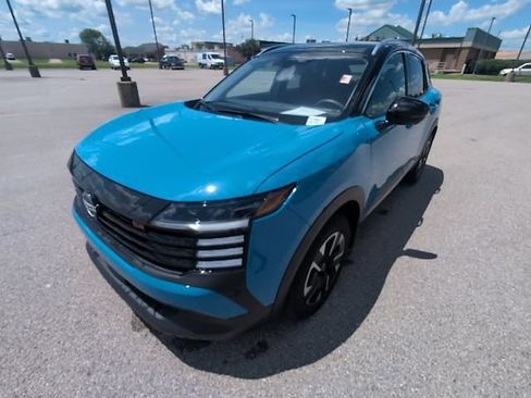 Used 2025 Nissan Kicks SR AWD/4WD image 13