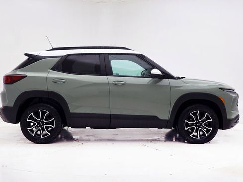 Used 2024 Chevrolet TrailBlazer ACTIV w/ Convenience Package image 3