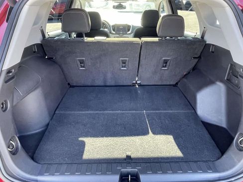 Used 2022 GMC Terrain SLE w/ Driver Convenience Package image 10