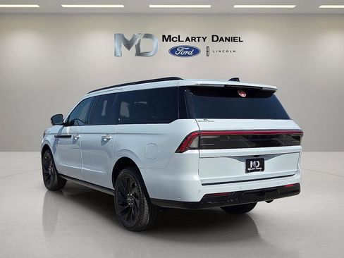 New 2025 Lincoln Navigator L Reserve w/ Jet Appearance Package AWD/4WD image 4