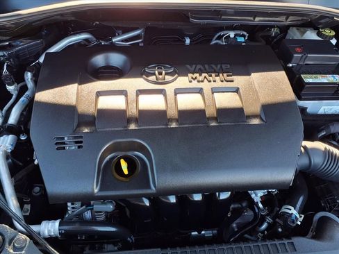 Used 2021 Toyota C-HR XLE image 17