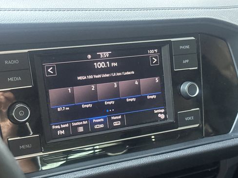 Certified 2024 Volkswagen Jetta SE w/ Panoramic Sunroof Package image 17