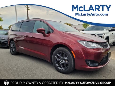 Used 2018 Chrysler Pacifica Touring-L Plus image 1