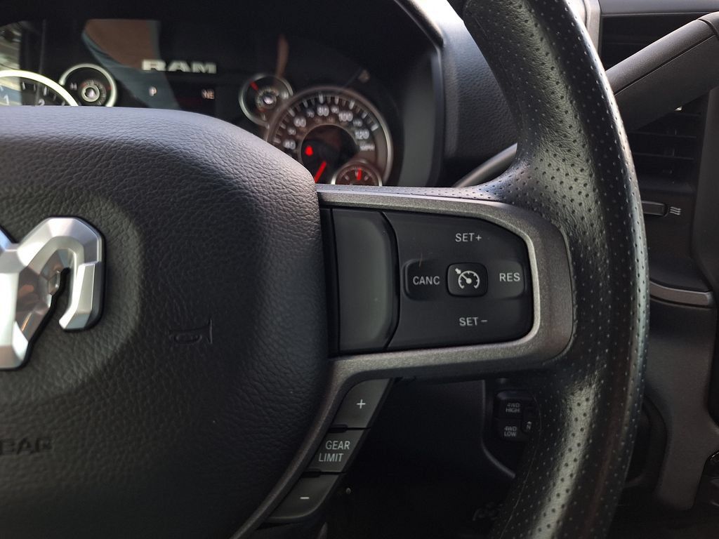 Used 2024 RAM 3500 Tradesman w/ Chrome Appearance Group AWD/4WD image 17