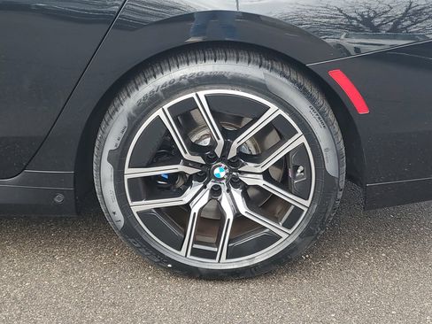 Certified 2023 BMW 760i xDrive w/ Executive Package image 27