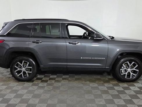 New 2025 Jeep Grand Cherokee Limited w/ Trailer Tow Package image 10