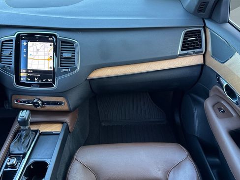 Used 2022 Volvo XC90 T6 Momentum w/ Climate Package image 30