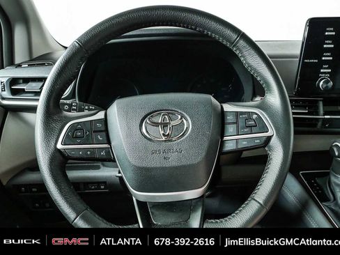 Used 2024 Toyota Sienna XLE FWD image 9