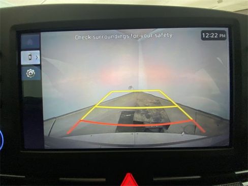 Used 2025 Hyundai Elantra SE w/ Cargo Package image 17