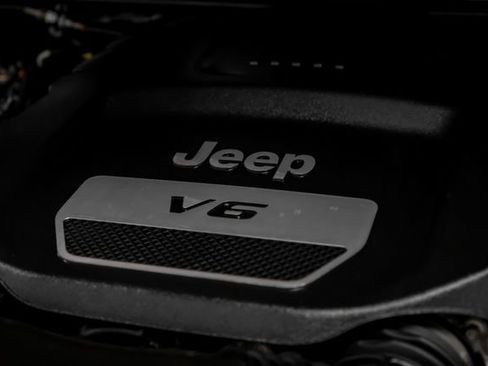 Used 2018 Jeep Wrangler Unlimited Sahara w/ Connectivity Group image 47