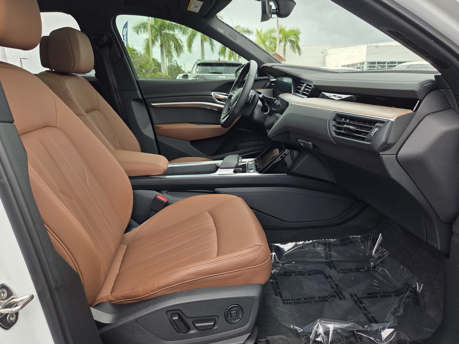 Used 2024 Audi Q8 e-tron Premium Plus AWD/4WD image 17