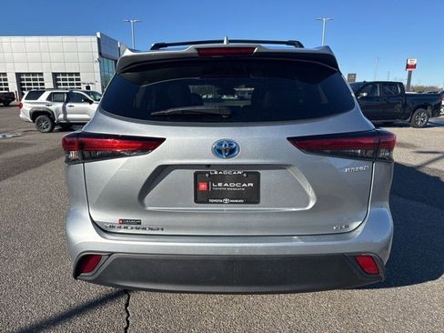 Certified 2022 Toyota Highlander XLE image 10