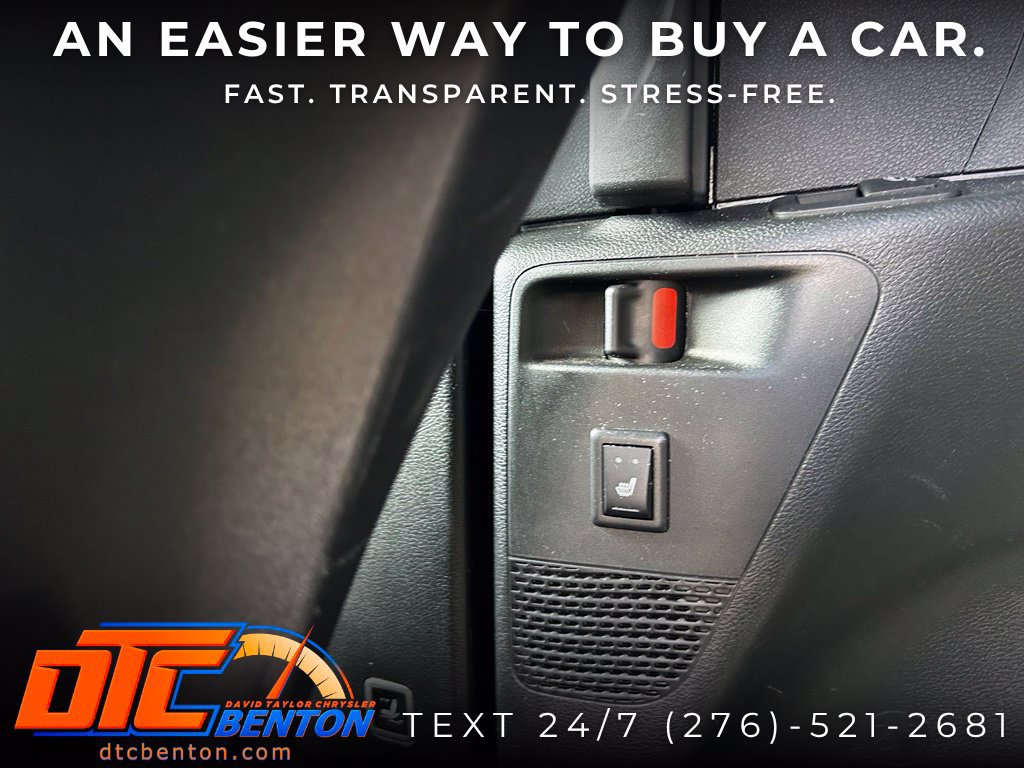 Used 2025 Chrysler Pacifica Limited FWD image 25
