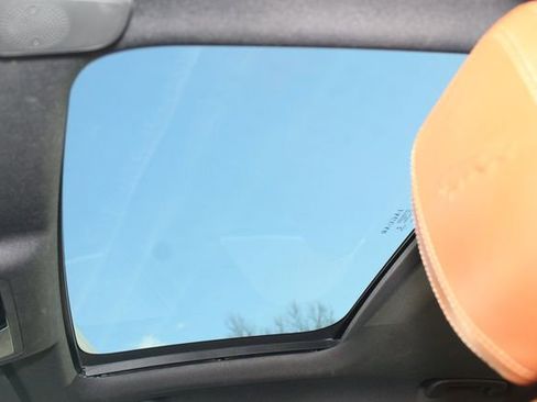 Used 2022 Jaguar XF R-Dynamic SE image 24