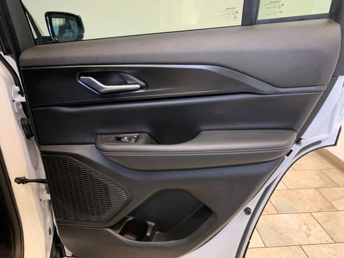 Used 2023 Jeep Grand Cherokee Altitude image 58