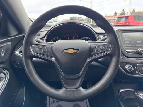 Used 2017 Chevrolet Malibu LT image 20