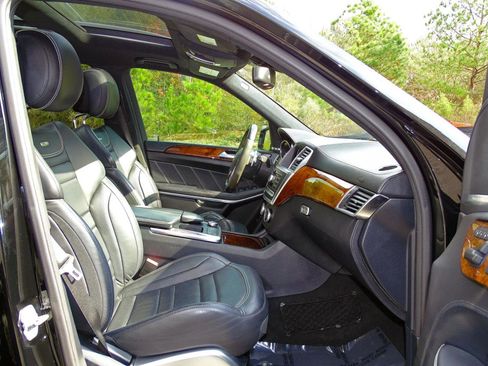 Used 2014 Mercedes-Benz GL 63 AMG 4MATIC image 19