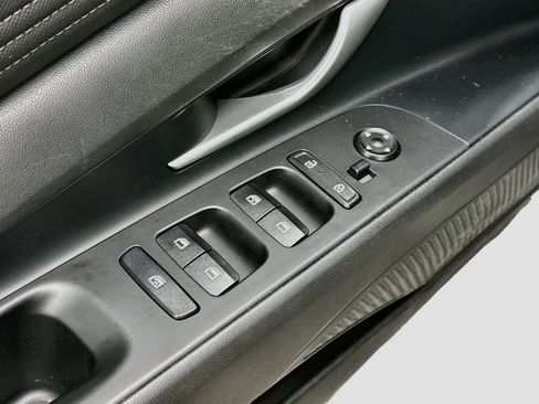 Used 2024 Hyundai Elantra Limited FWD image 15