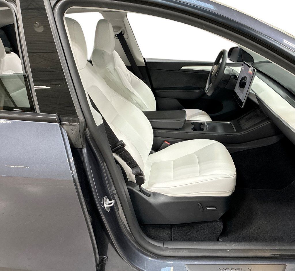 Used 2024 Tesla Model Y Long Range AWD/4WD image 6