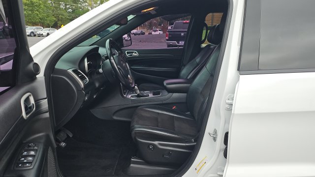 Used 2020 Jeep Grand Cherokee Laredo RWD image 4