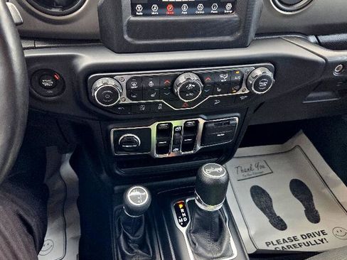 Used 2019 Jeep Wrangler Unlimited Sport S image 24