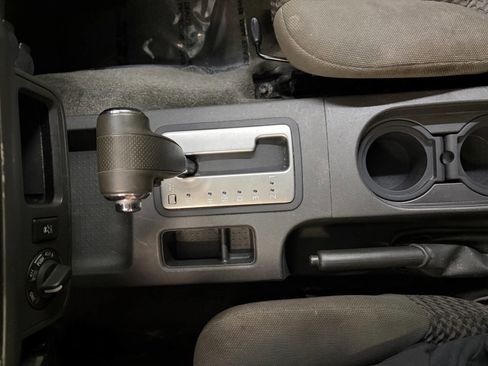 Used 2014 Nissan Frontier SV AWD/4WD image 13