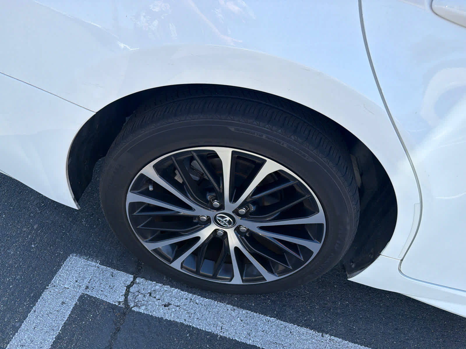 Used 2020 Toyota Camry SE FWD image 9