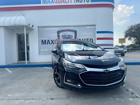 Used 2019 Chevrolet Cruze LT w/ Convenience Package image 16