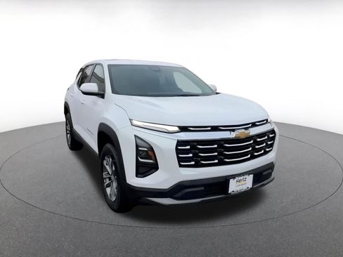 Used 2025 Chevrolet Equinox LT image 3