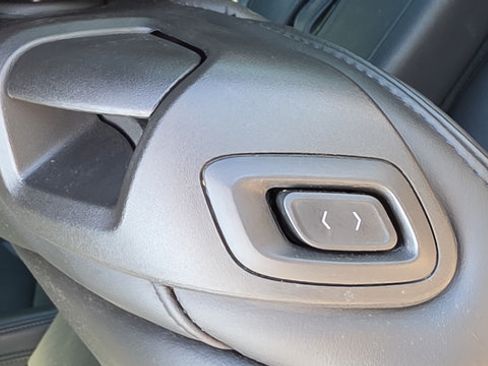 Used 2016 Cadillac ELR FWD image 25