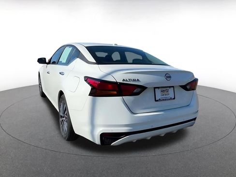 Used 2025 Nissan Altima 2.5 SV FWD image 11