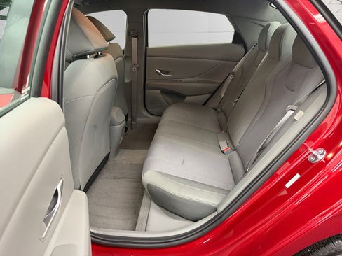 Certified 2025 Hyundai Elantra SE FWD image 13