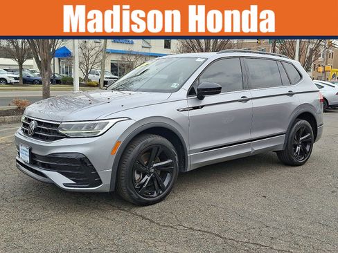 Used 2023 Volkswagen Tiguan SE R-Line image 1