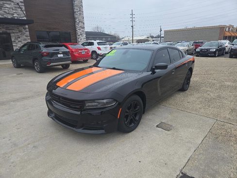Used 2020 Dodge Charger SXT w/ Leather Interior Group image 2