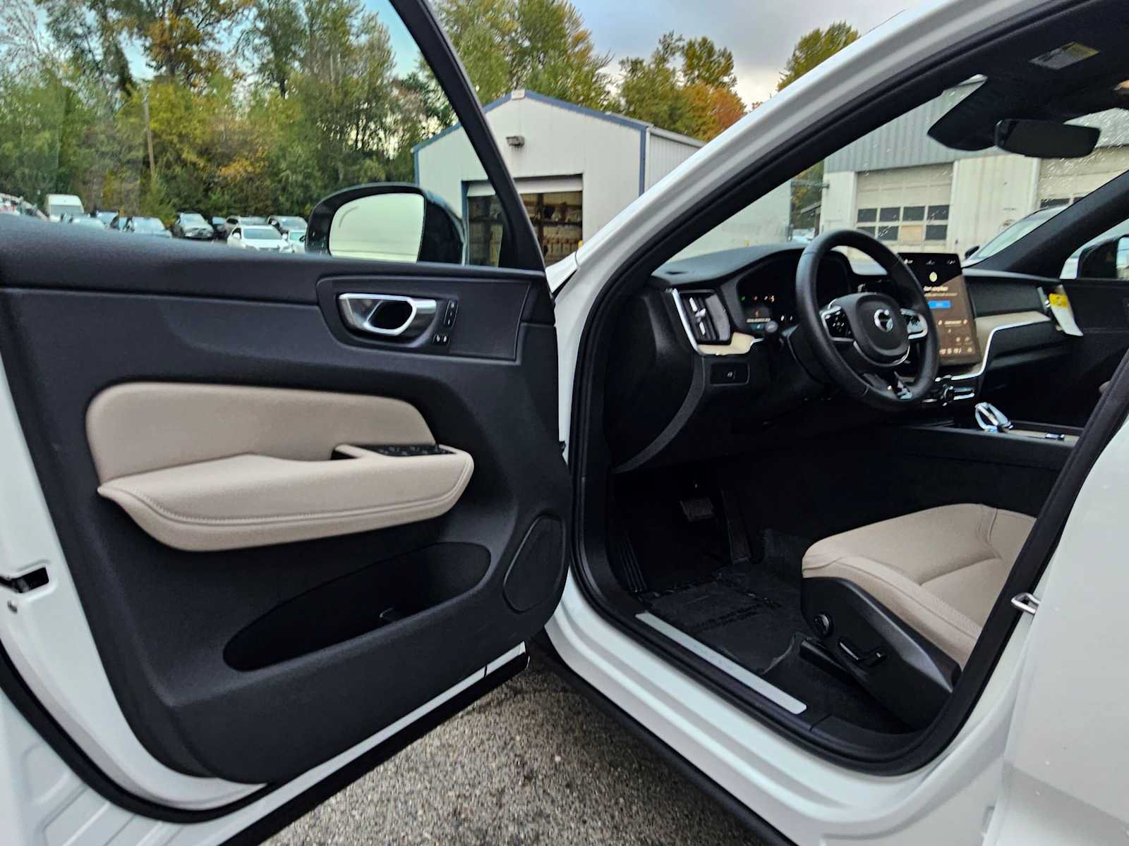 Used 2026 Volvo XC60 B5 Plus w/ Climate Package AWD/4WD image 22