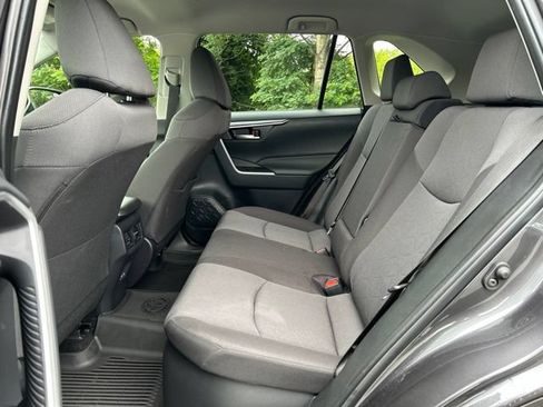 Used 2025 Toyota RAV4 XLE AWD/4WD image 33