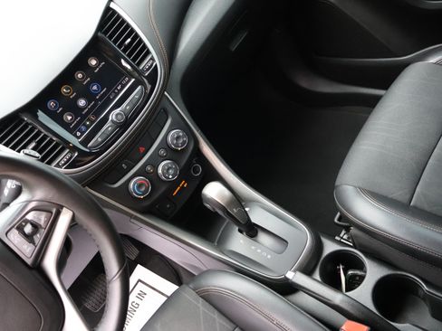 Used 2018 Chevrolet Trax LT w/ LT Convenience Package FWD image 23