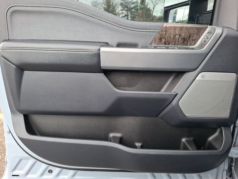 Used 2024 Ford F250 Lariat w/ Black Appearance Package image 12