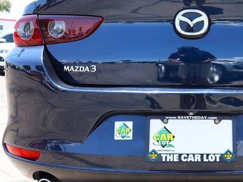 Used 2019 MAZDA MAZDA3 Sedan FWD image 19