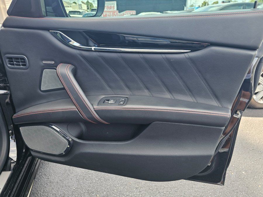 Used 2020 Maserati Quattroporte S GranSport Q4 AWD/4WD image 19