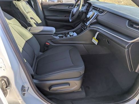 New 2025 Jeep Grand Cherokee Laredo RWD image 41