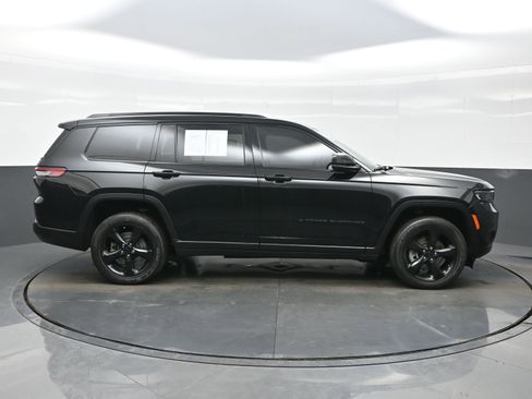 Used 2023 Jeep Grand Cherokee L Laredo image 7