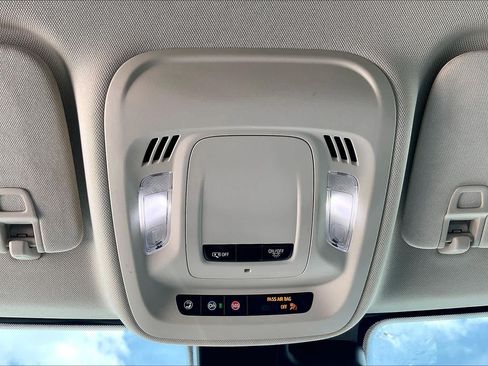 Used 2022 Buick Envision Preferred FWD image 33